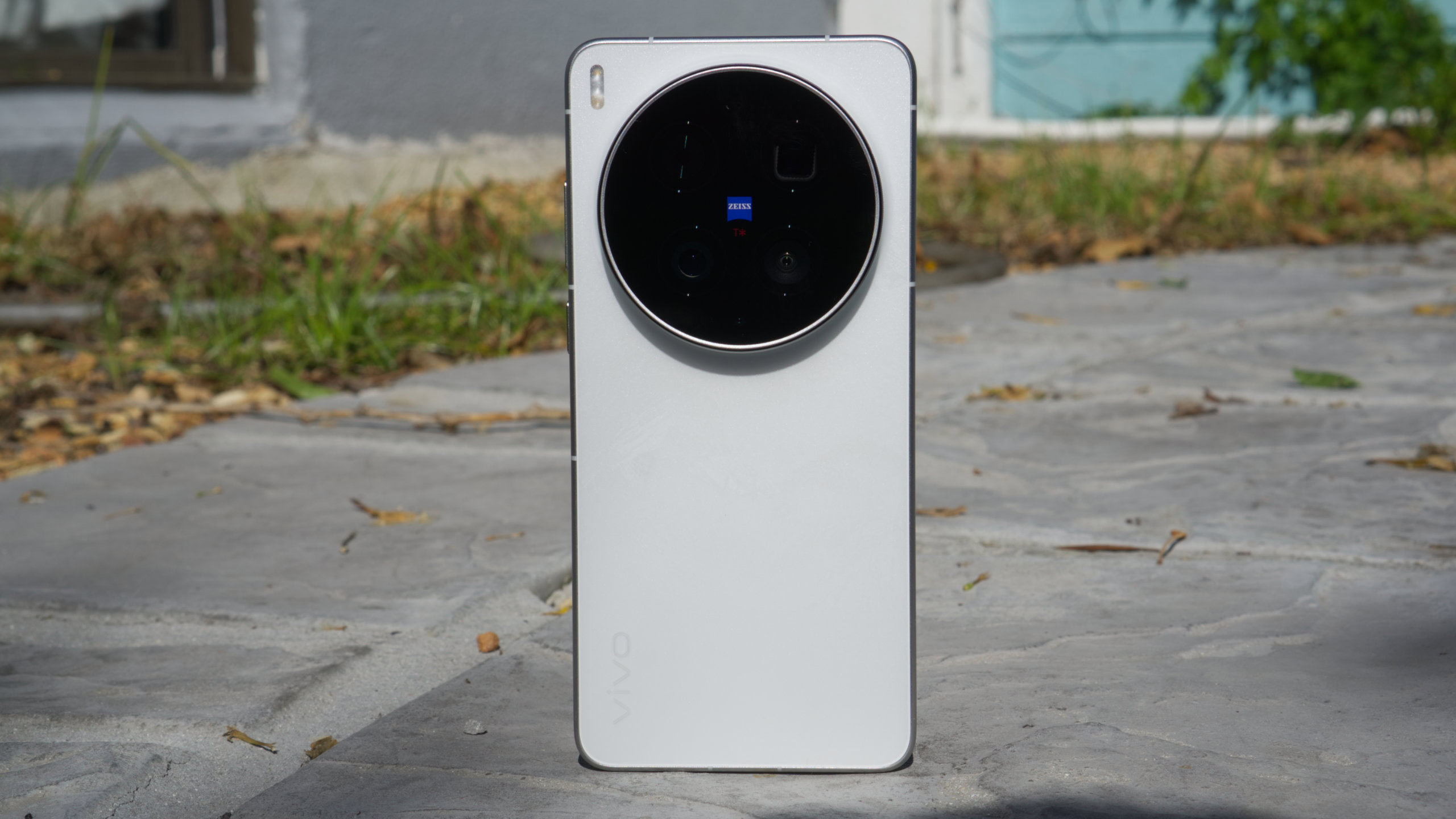 Vivo X300 Ultra Review — Two 200MP Cameras and the World's Best Mobile Photography